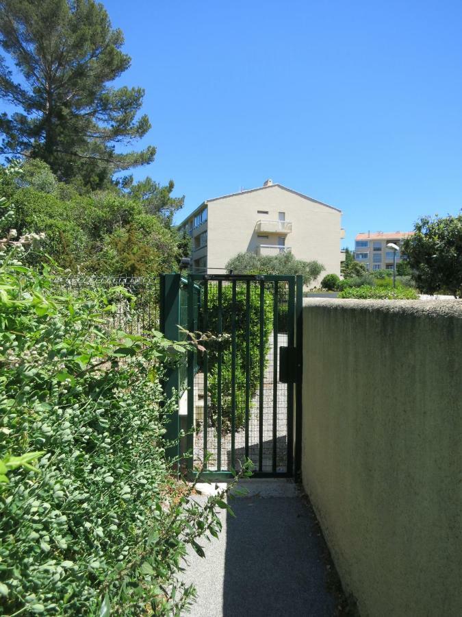 Joli Studio A Front De Mer Saint-Raphaël Exterior foto
